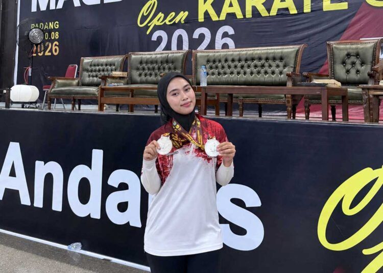 Mahasiswi Program Studi Hukum Universitas Muhammadiyah (UM) Sumatera Barat, Chelse Lexem, meraih dua juara dalam ajang The Maestro x Andalas Open Karate Championship se-Sumatera 2026.