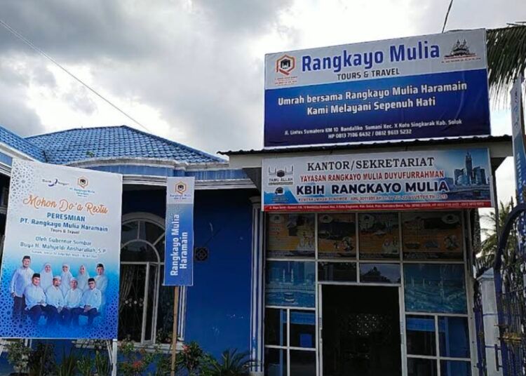 kantor pusat Rangkayo berada di PT Rangkayo Mulia Haramain - Haji Umroh, Jalan Lintas Sumatra, Aur Duri, Sumani, Kecamatan X Koto Singkarak, Kabupaten Solok,
