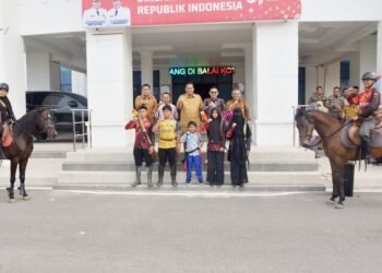 Pemko Pariaman Lepas Enam Atlet Panahan Berkuda Berlaga di Kejurnas Go to PON Junior