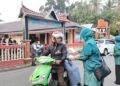 Kualitas Udara Memburuk, Pemkab Padang Pariaman Bagikan Masker kepada Pengendara dan Pelajar