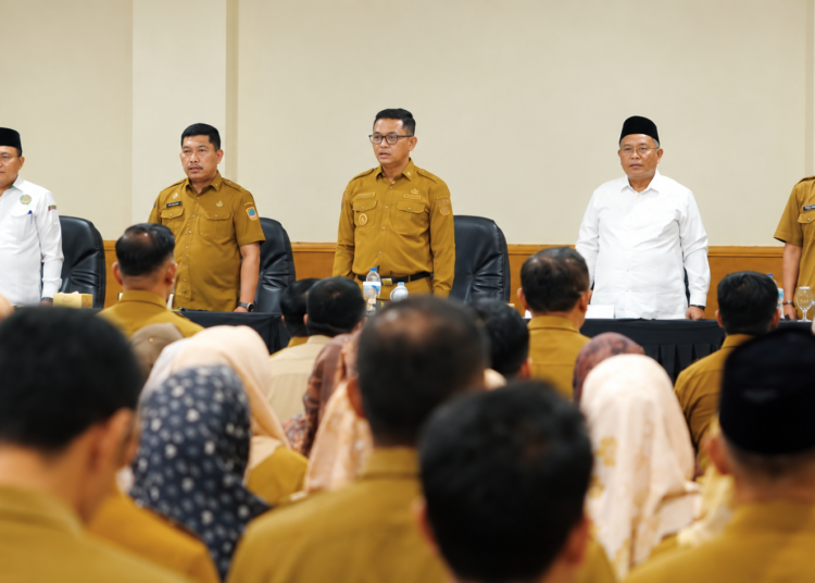 Khairunas saat membuka Sosialisasi Peran Sekolah dalam Pengelolaan Zakat, Infak, dan Sedekah pada UPZ Sekolah di Hotel Pesona Alam Sangir, Selasa (15/9/2026).