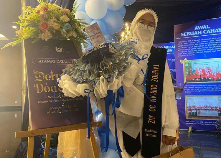 Salsa Virgin (19), atau Caca, saat mengikuti Wisuda Tahfidz Al-Qur’an 30 Juz di Pesantren Tahfidz Maskanul Huffadz, Minggu (30/8/2026).