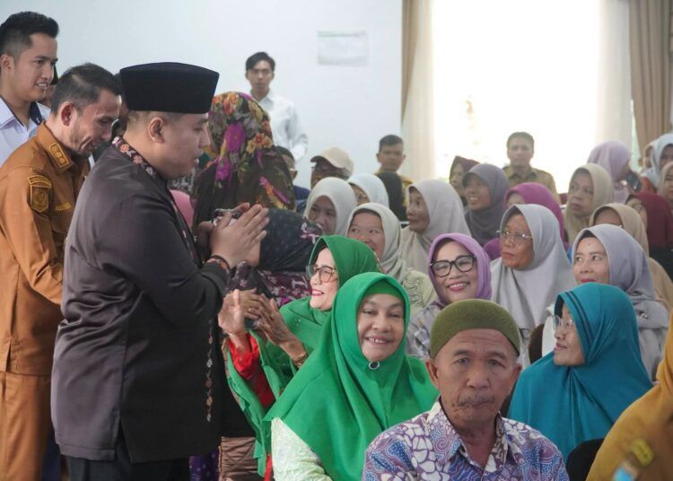 Wali Kota Padang Panjang, Hendri Arnis, membuka Sekolah Lansia Angkatan Kedua yang diikuti sebanyak 80 lanjut usia (lansia), Senin (31/8/2026).