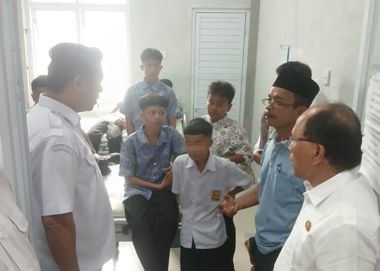 Sejumlah siswa yang diduga mengalami keracunan setelah mengonsumsi Makan Bergizi Gratis (MBG) menjalani perawatan di fasilitas kesehatan di Kecamatan Palupuh, Kabupaten Agam, Rabu (2/9/2026).