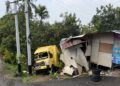 Mobil Boks Tabrakan dengan Truk dan Seruduk Rumah di Kabupaten Solok