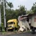 Mobil Boks Tabrakan dengan Truk dan Seruduk Rumah di Kabupaten Solok