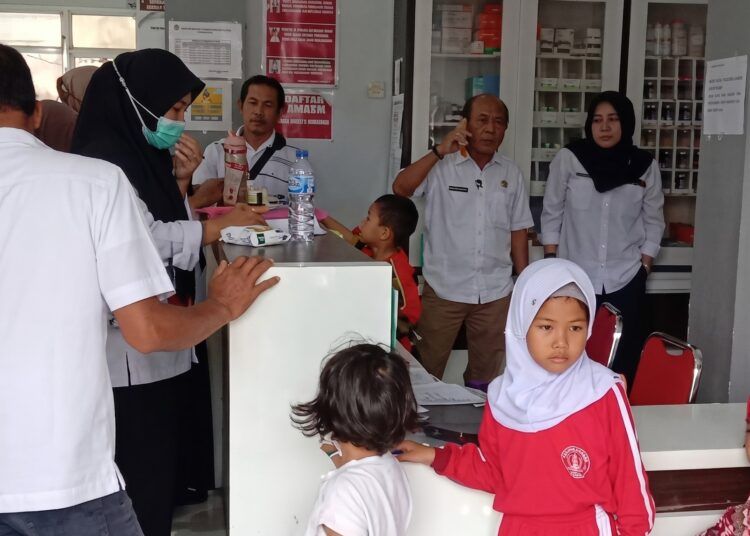 Sejumlah siswa yang diduga mengalami keracunan setelah mengonsumsi Makan Bergizi Gratis (MBG) menjalani perawatan di fasilitas kesehatan di Kecamatan Palupuh, Kabupaten Agam, Rabu (2/9/2026).