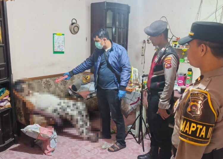 Mayat laki-laki bernama Rizal berusia 64 tahun ditemukan di dalam rumahnya di Jalan Beringin Nomor 67, Padang Tiakar Hilir, Kelurahan Padang Tiakar, Kecamatan Payakumbuh Timur, Kota Payakumbuh, Sumatera Barat, pada Rabu (2/9/2026) sekitar pukul 18.40 WIB. Polres Payakumbuh