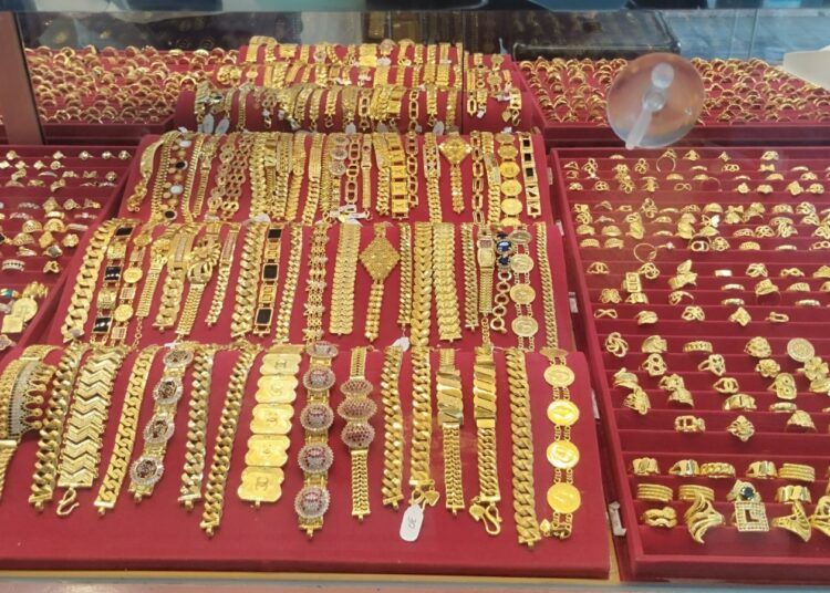 Toko Emas Damrah Pasar Raya Padang
