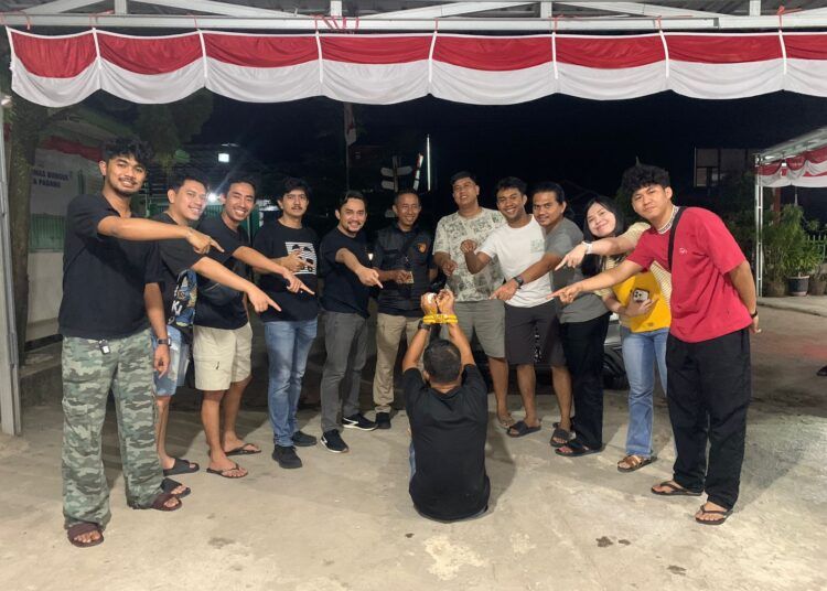Tim Resmob Polda Sumbar menangkap S (48), buronan dalam perkara dugaan pencurian dan penadahan mobil Toyota Rush di wilayah Bungus, Kota Padang.