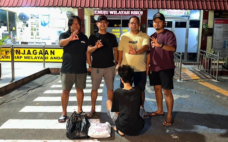 Polisi menangkap seorang pemuda di pinggir Jalan Pampangan, Kecamatan Lubuk Begalung, Kota Padang, pada Sabtu (5/9/2026) malam karena diduga mencuri sepeda motor pada Agustus tahun lalu. Foto: Polresta Padang
