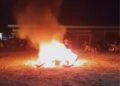 5 Orang Diduga Pelaku Tambang Emas Ilegal di Dharmasraya Diamuk Warga, Motornya Dibakar