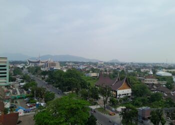 Kualitas Udara Padang Masuk Kategori Berbahaya, AQI Capai 698
