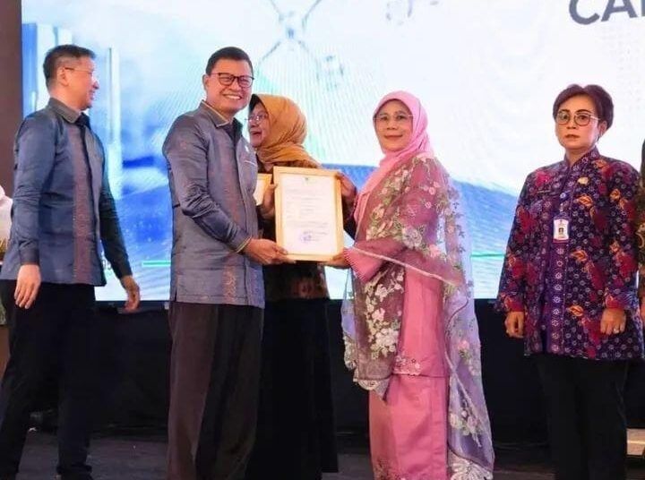 Instalasi Farmasi Kota (IFK) Bukittinggi meraih penghargaan Cara Distribusi Obat yang Baik (CDOB) Tahun 2026 dari Badan Pengawas Obat dan Makanan (BPOM) Republik Indonesia.