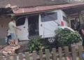Video: Mobil Tabrak Rumah di Pesisir Selatan