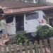 Video: Mobil Tabrak Rumah di Pesisir Selatan