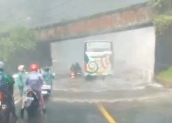 Video: Hujan Deras Guyur Lembah Anai, Air Meluap ke Badan Jalan
