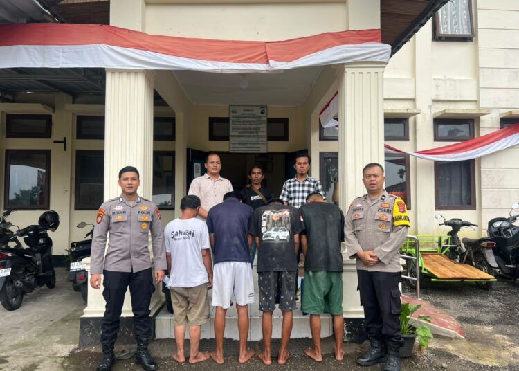 Polsek IV Koto Aur Malintang mengamankan empat orang yang diduga terlibat kasus pencurian kendaraan bermotor.