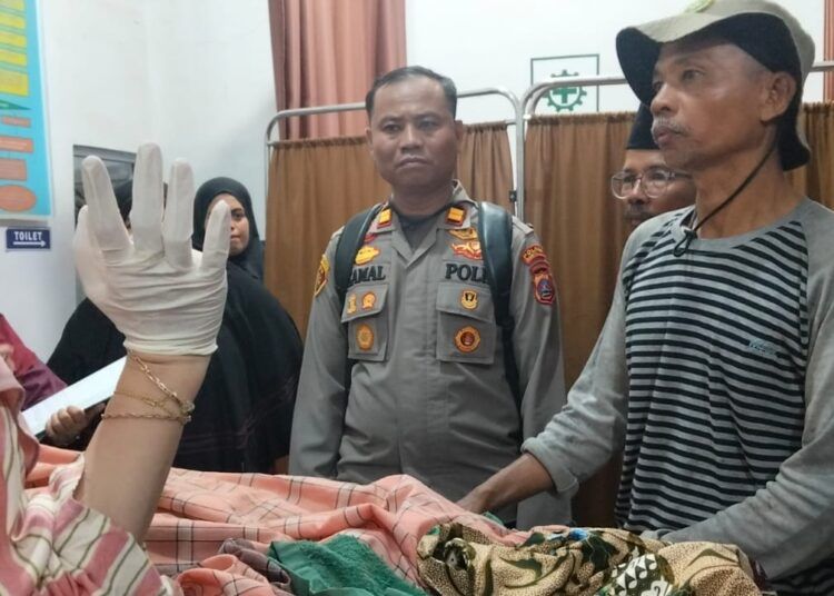 Tim gabungan mengevakuasi jenazah Alidrus, penggembala kerbau yang sebelumnya dilaporkan hilang, dari sekitar kandang ternak di Kampung Teluk Pamelu, Pesisir Selatan, Rabu (9/9/2026) malam.
