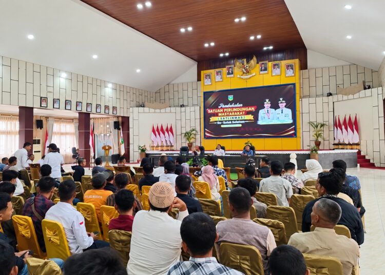 Suasana pembekalan Satlinmas dalam rangka persiapan Pilwana Serentak Kabupaten Solok Selatan 2026 di Aula Sarantau Sasurambi Kantor Bupati Solok Selatan, Rabu (9/9/2026).