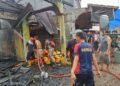 Sebuah Rumah Permanen di Pesisir Selatan Terbakar, Pasar Nyaris Hangus