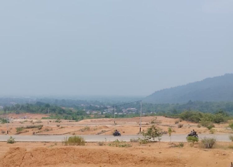 Kualitas udara di Kota Padang, Sumatera Barat, berada dalam kategori sangat tidak sehat pada Minggu (13/9/2026).
