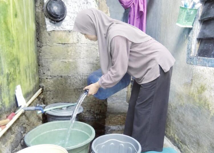 Warga di kawasan Jati, Kecamatan Padang Timur, Kota Padang, Sumatera Barat, mengeluhkan air PDAM tidak mengalir sejak Senin (7/9/2026).