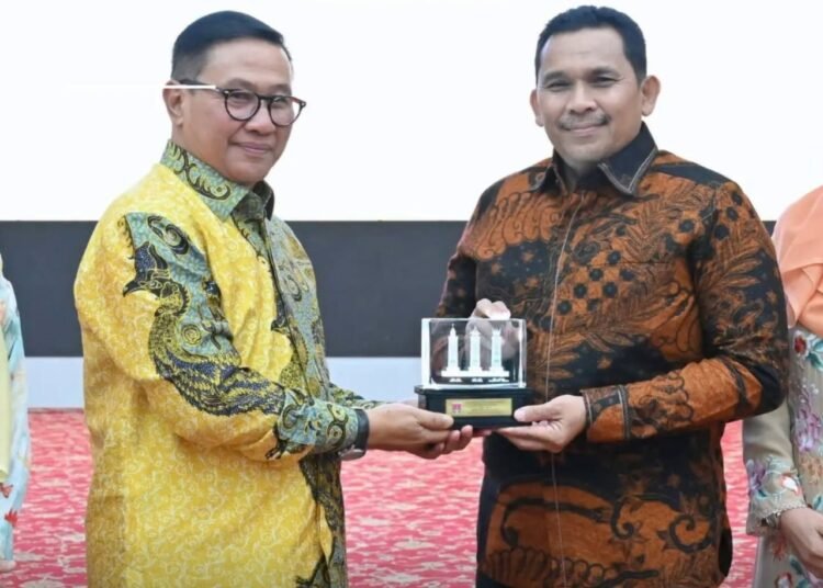 Pemerintah Kota Bukittinggi menggelar silaturahmi sekaligus pelepasan Kepala Kejaksaan Negeri (Kajari) Kota Bukittinggi, Djamaludin, yang akan mengakhiri masa tugasnya di Kota Bukittinggi.