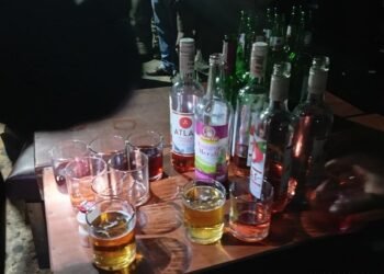 Sembilan Perempuan dan Puluhan Botol Miras Terjaring Razia di Payakumbuh