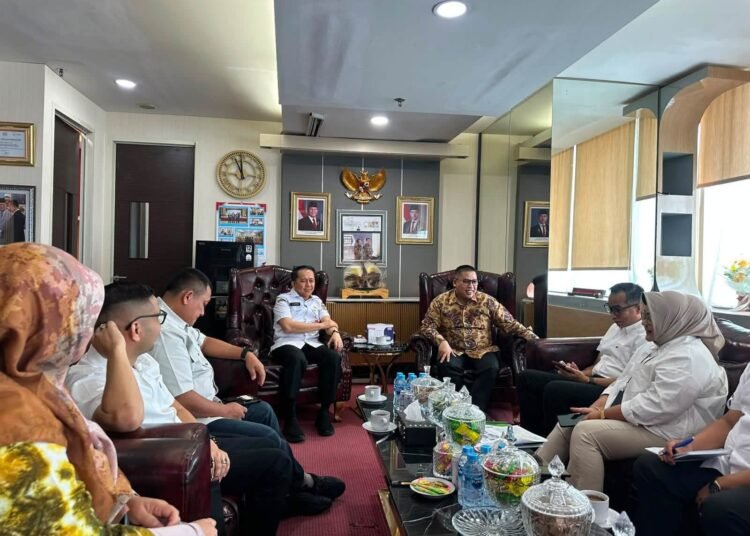 Wali Kota (Wako) Padang Panjang, Hendri Arnis, melakukan audiensi dengan Direktur Jenderal Bina Keuangan Daerah Kementerian Dalam Negeri (Kemendagri) Agus Fatoni di Jakarta, Kamis (17/9/2026).