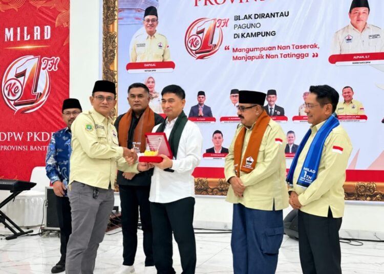 Bupati Padang Pariaman John Kenedy Azis (JKA) menghadiri Milad ke-1 Persatuan Keluarga Daerah Piaman (PKDP) Banten di Duce Function Hall, Serang, pada Jumat (18/9/2026).