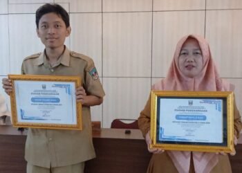Mal Pelayanan Publik Dharmasraya Beri Penghargaan kepada Dua Petugas Terbaik