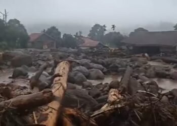 Banjir Bandang Terjang Solok, 100 Rumah Terdampak, Puluhan Warga Mengungsi
