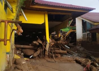 Kantor Dinas PUPR Solok Jadi Bangunan Terparah Diterjang Galodo, Batu Besar Masuk Ruang Kantor
