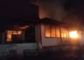 Minimarket dan Rumah di Kota Solok Ludes Terbakar, Kerugian Ditaksir Rp300 Juta