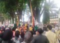 Ratusan Mahasiswa Demo di Kantor Gubernur Sumbar, Desak Perhatian terhadap Petani dan Lahan Terdampak Bencana