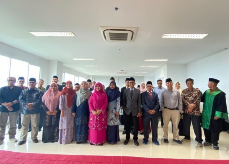 Rektor Universitas Islam Negeri (UIN) Imam Bonjol Padang, Martin Kustati, melantik 20 pejabat masa jabatan 2025-2029 di Aula Fakultas Ushuluddin dan Studi Agama, Kamis (24/9/2026).