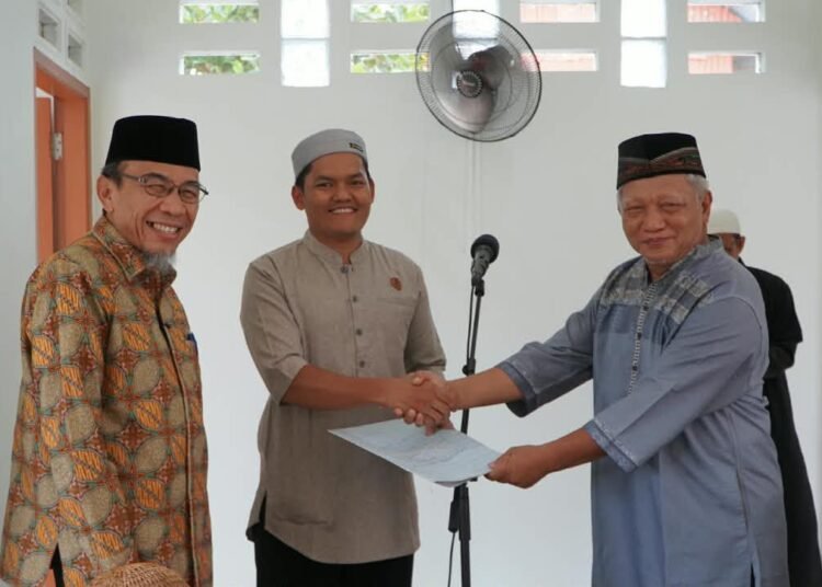 Wakil Wali Kota (Wawako) Padang, Maigus Nasir, meresmikan pemakaian Musala Babussalam di Jalan Manunggal Simpang Rambutan, Kelurahan Gunung Sarik, Kecamatan Kuranji, Minggu (27/9/2026).