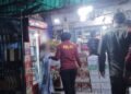 Video: Detik-Detik Perempuan di Padang Mengamuk Saat Warung Miras Dirazia, 2 Orang Terluka