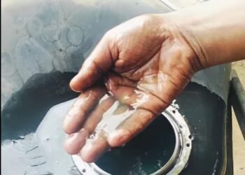 Video: Warga Keluhkan Pertalite Berwarna Abu-Abu di Sejumlah SPBU di Sumbar