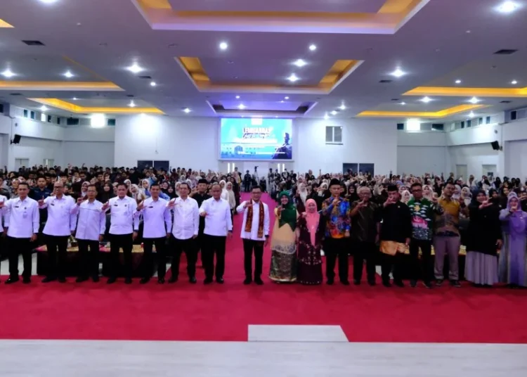 Gubernur Lemhanas berfoto bersama jajaran UIN Imam Bonjol Padang dalam kuliah umum Lemhannas Goes to Campus di kampus itu pada Kamis (3/9/2026). Foto: UIN Imam Bonjol Padang