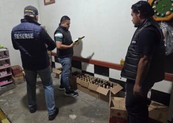 162 Botol Minuman Keras Disita dari Rumah Warga, Kedai, dan Kafe di Kota Solok