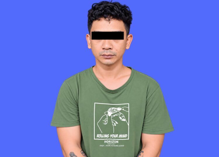 Polisi menangkap seorang pemuda di rumahnya di Kelurahan Ibuh, Kecamatan Payakumbuh Barat, Kota Payakumbuh, pada Sabtu (5/9/2026) sekira pukul 01.00 WIB karena diduga mencuri sepeda motor dua tahun yang lalu. Foto: Polres Payakumbuh