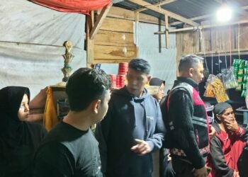 30 Wisatawan Terjebak 13 Jam di Air Terjun Langkuik Tinggi Agam, Dievakuasi hingga Malam