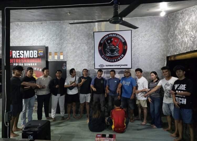 AA (25) ditangkap polisi di sebuah hotel di kawasan Purus II, Kecamatan Padang Barat, Kota Padang, Sumatera Barat, Jumat (23/10/2026) dini hari.