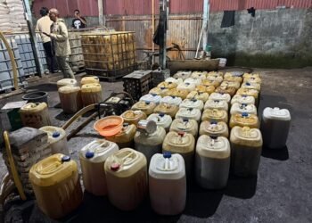 Polisi Tangkap Dua Orang yang Timbun 6.500 Liter Biosolar Subsidi di Riau