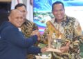Wali Kota Pariaman Yota Balad Terima Penghargaan IJTI atas Penanganan Bencana Hidrometeorologi