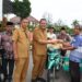 Pemko Pariaman dan Baznas Salurkan Becak Motor untuk Warga Kurang Mampu