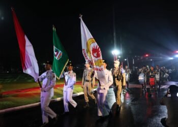 Parade peserta pada pembukaan Porprov XVI Sumbar di Lapangan Istana Gubernur Sumatera Barat, Jumat (2/10/2026) malam.