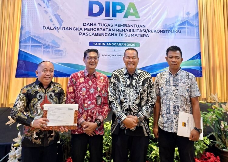 Wali Kota Pariaman Yota Balad menghadiri Rapat Koordinasi Antarinstansi dan Penyerahan DIPA Dana Tugas Perbantuan dalam rangka Percepatan Rehabilitasi dan Rekonstruksi Pascabencana di Sumatera, di Arch Hotel Bogor, Jawa Barat, Senin (5/10/2026).